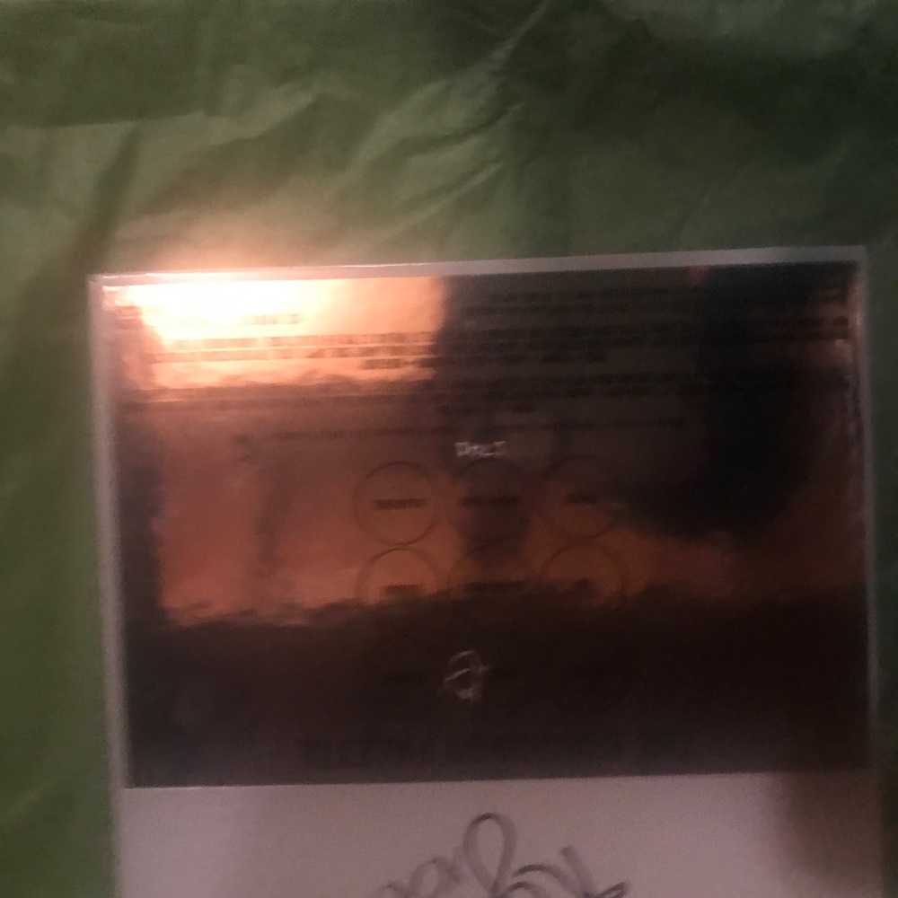 Kylie Cosmetics eye shadow palette. - Picture 3 of 7